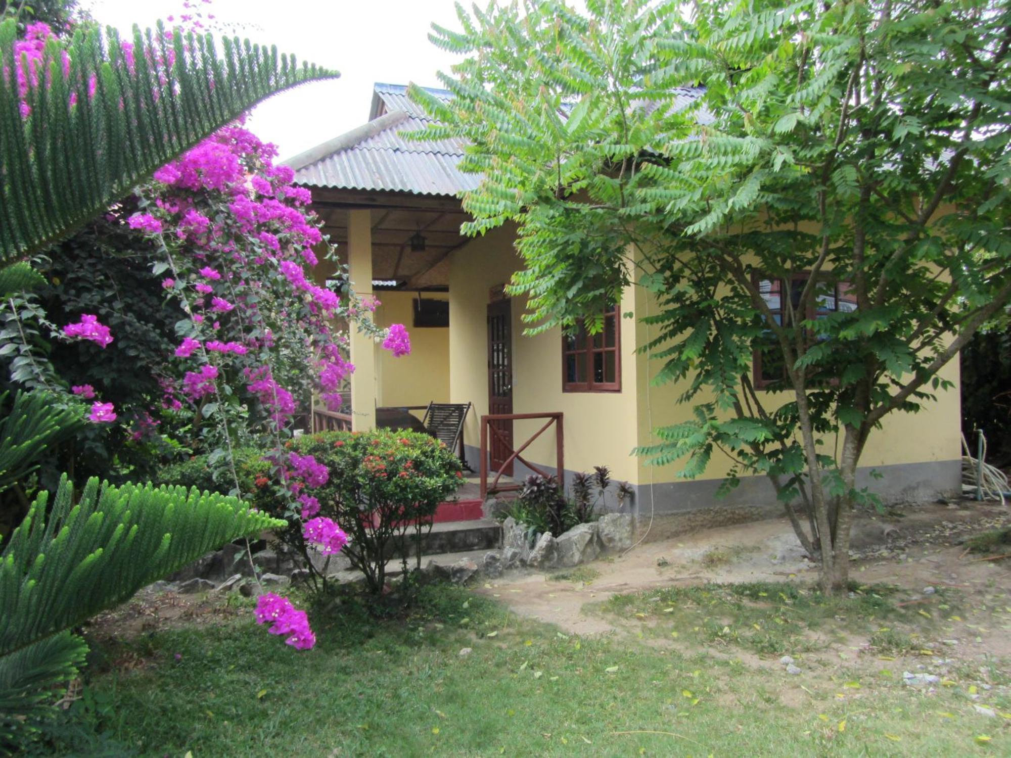 Flower Paradise Bungalows & Swiss Restaurant Roestiland Lamai Beach  Kamer foto